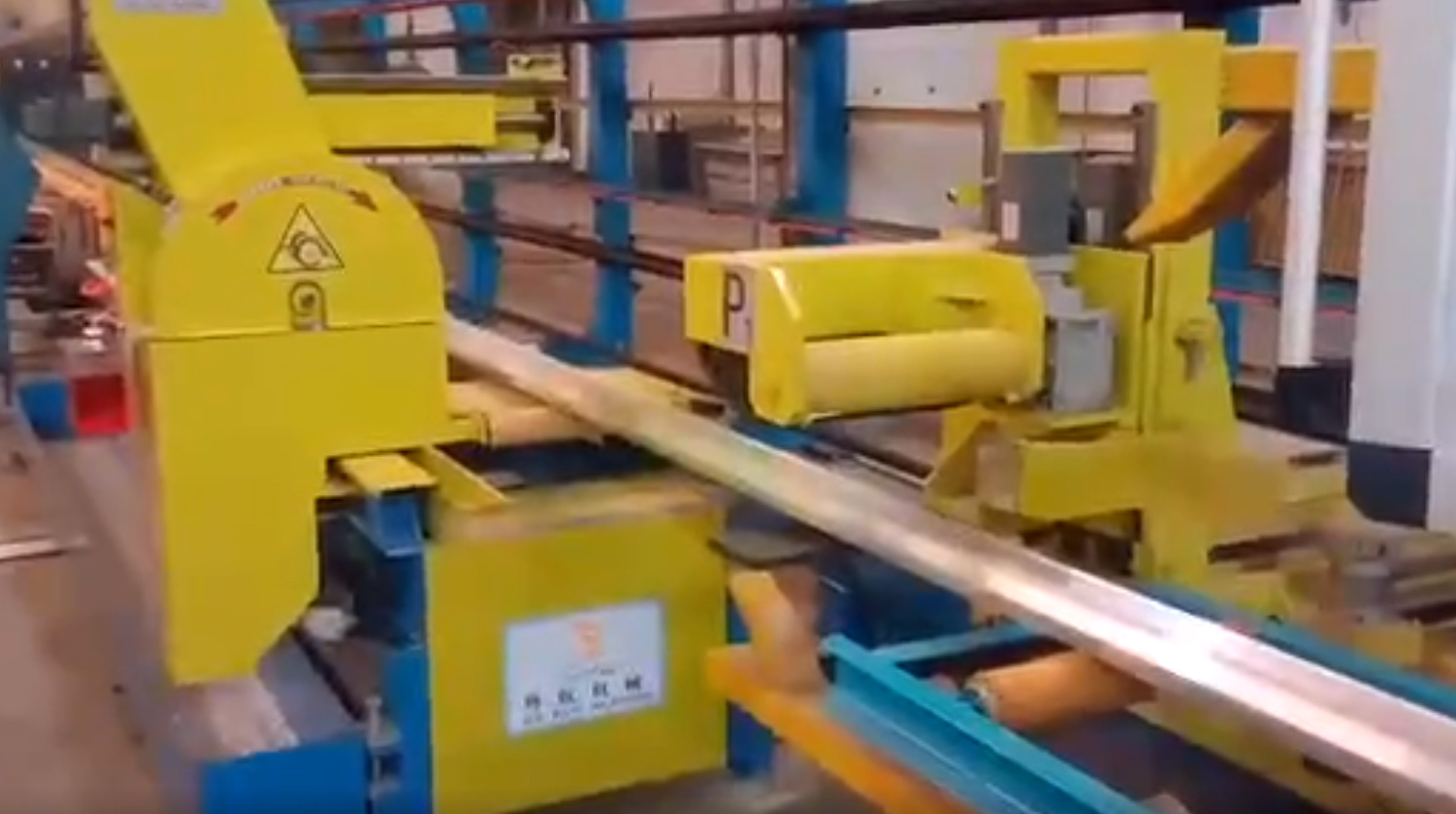 1800T鋁型材擠壓機(jī)、純電三頭牽引機(jī)